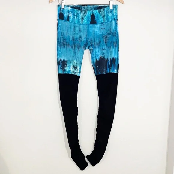 ALO Yoga Goddess Ribbed Leggings Blue Abstract  & Black Leg Warmers Size M - Picture 2 of 8